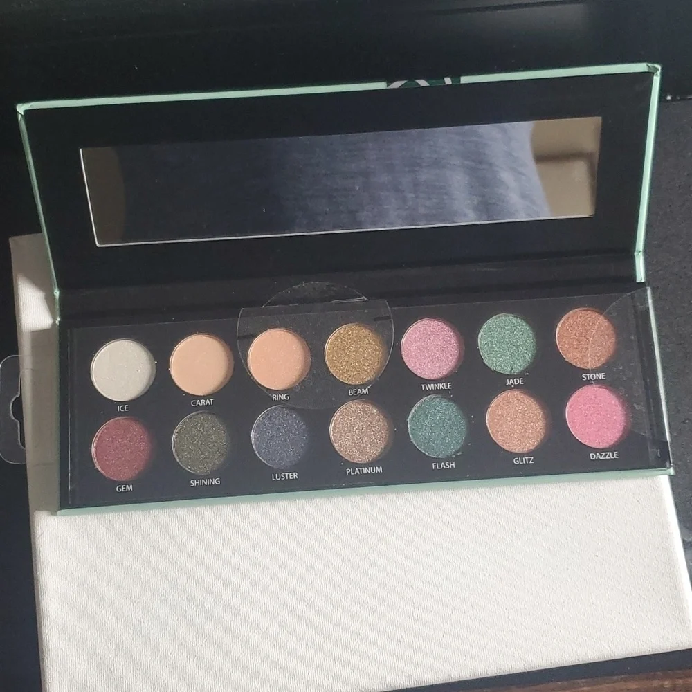 Diamond 14 Color Eyeshadow Palette